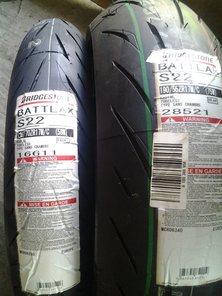 120/70/17 et 190/55/17 s22, Motos, Envoi, Neuf