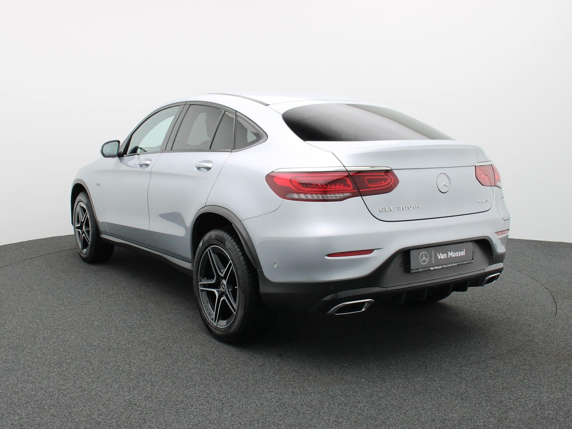 Mercedes-Benz GLC 300 de 4M Coupé + AMG LINE + PANORAMISCH, Auto's, Automaat, Dealer onderhouden, 14 kWh, 4 cilinders