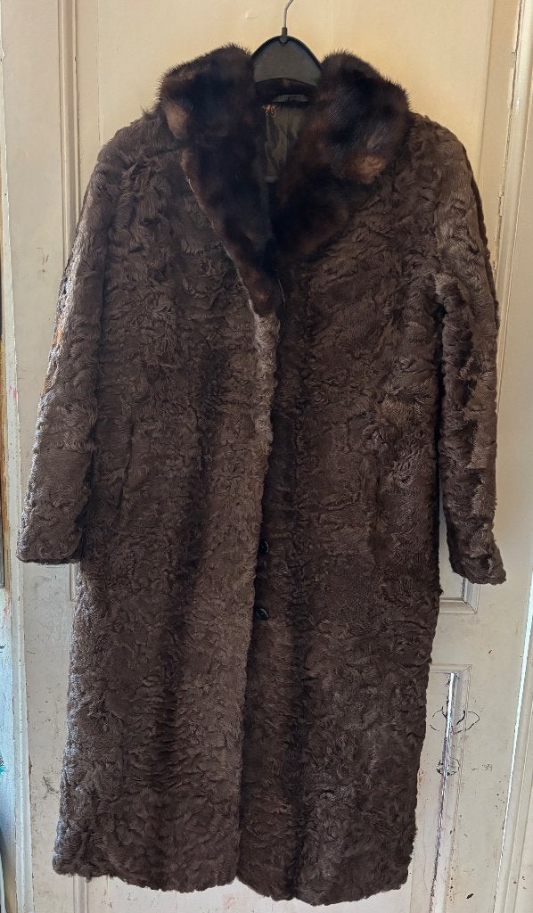 Fur coat Astrakhan coat Persian lamb coat with a mink collar, ANDERE, Bruin, Maat 46/48 (XL) of groter, Ophalen of Verzenden
