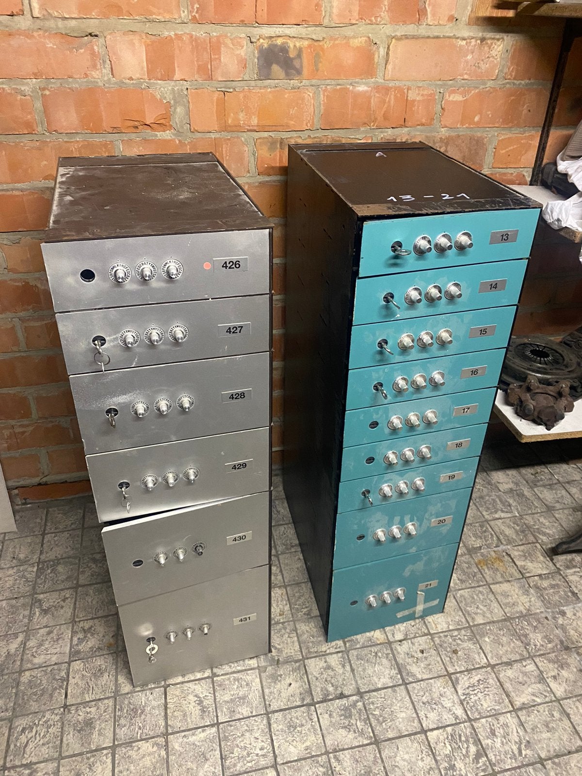 Bank/wapenkluisjes LIPS, Huis en Inrichting, Ophalen, Gebruikt