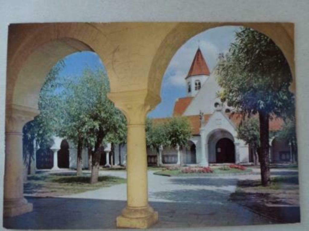 Knokke - Zoute  binnenplaats der kerk, Verzenden, 1960 tot 1980, Gelopen, West-Vlaanderen