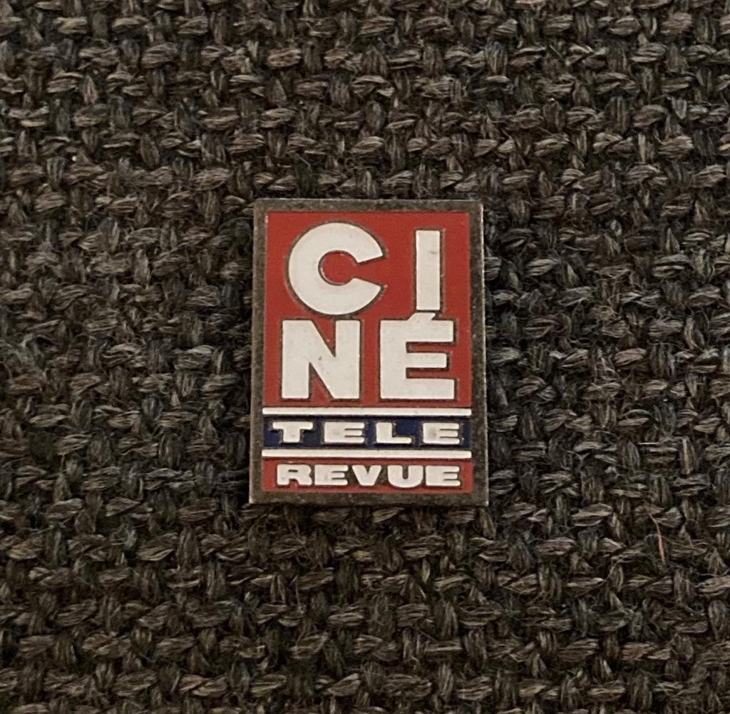 PIN - CINÉ TELE REVUE - TELEVISIE - TÉLÉVISION, Verzenden, Gebruikt, Overige onderwerpen, Speldje of Pin