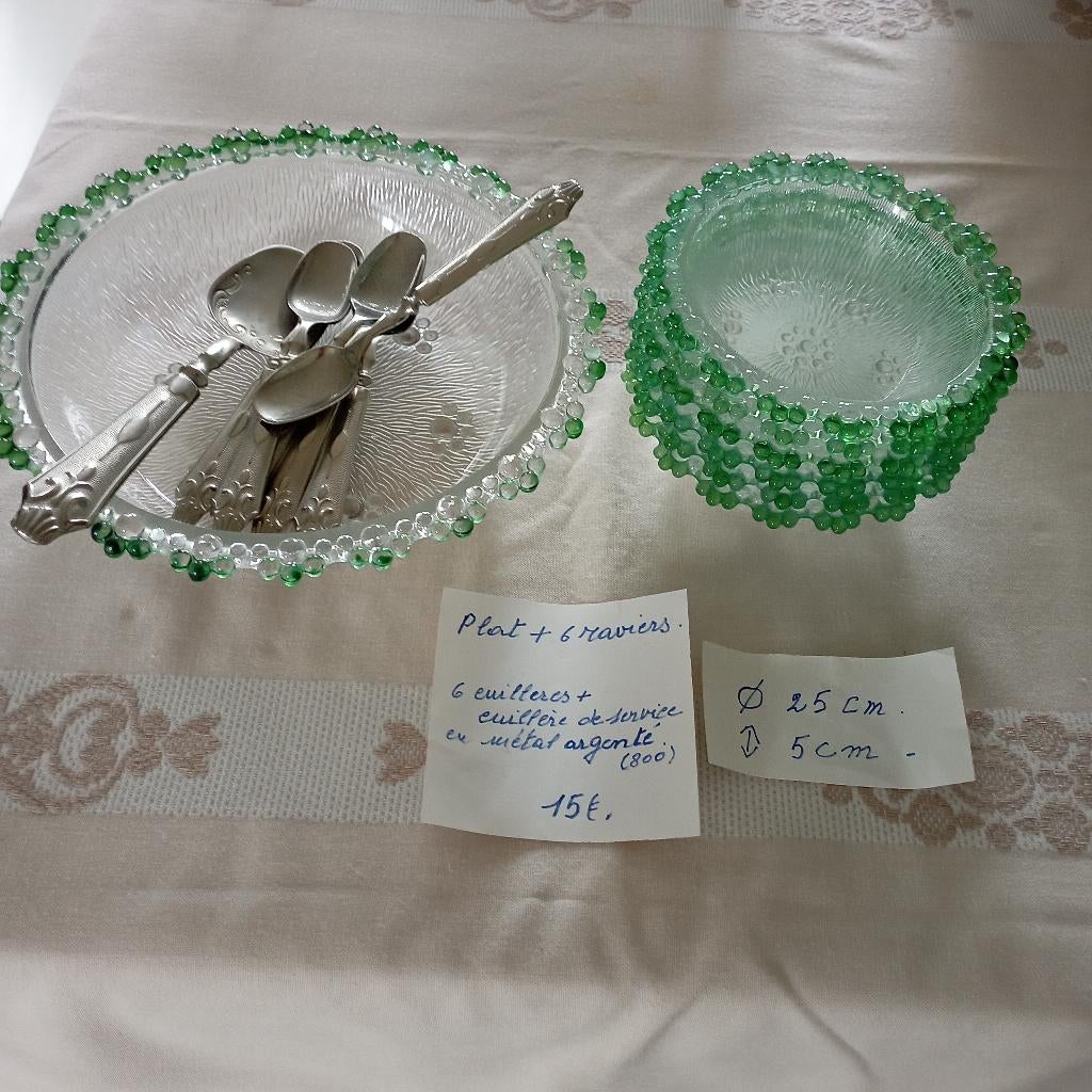 Plateaux , plats et assiettes à vendre à Binche, Enlèvement, Comme neuf