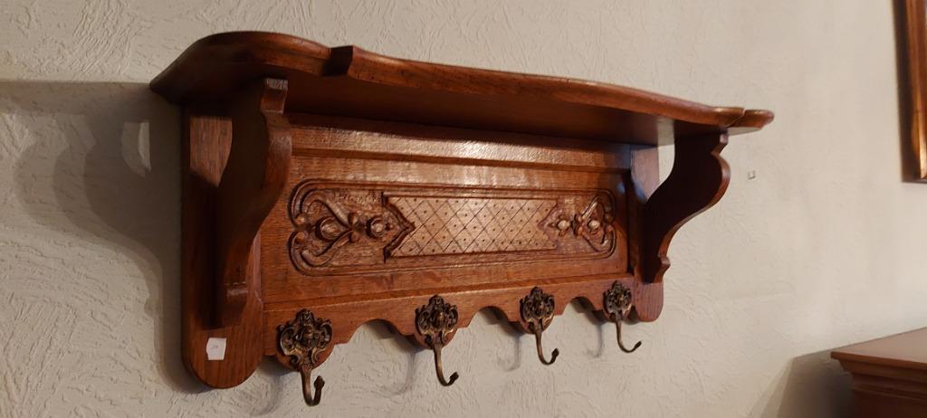Petite archelle en chêne sculpté, Enlèvement