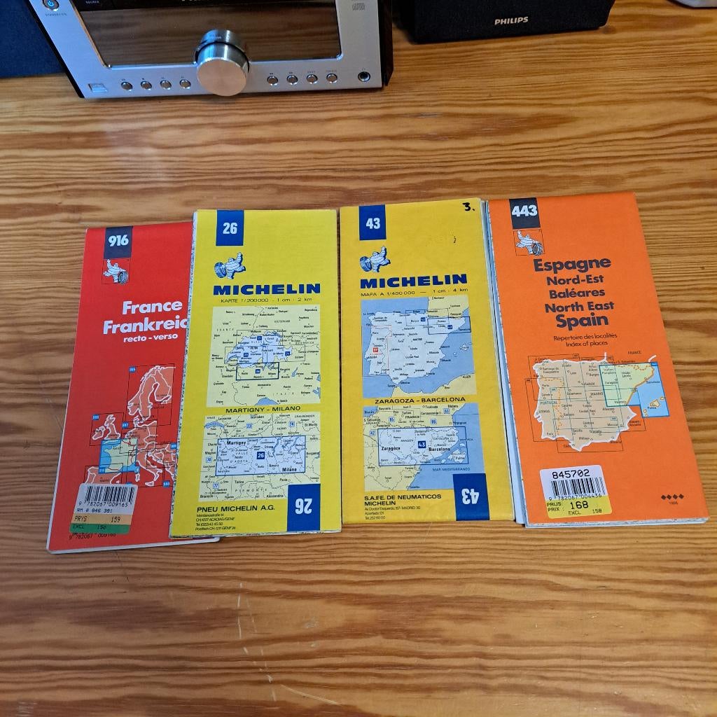 michelin kaarten en boek, Boeken, Gelezen, Overige gebieden, Verzenden, 2000 tot heden