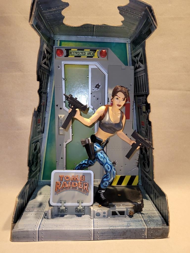 Tomb Raider Lara Croft Area 51, Games en Spelcomputers, Ophalen of Verzenden, Zo goed als nieuw