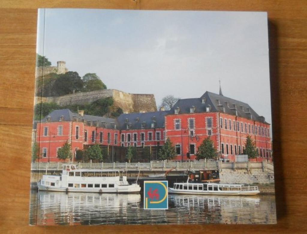 Saint-Gilles, les murs du parlement wallon - Namur Grognon, Enlèvement ou Envoi, Utilisé