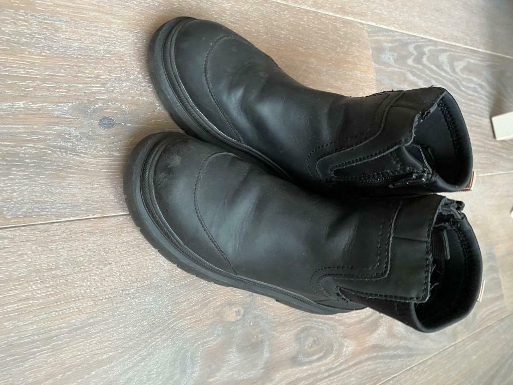 Waterafstotend zwart laarsje Zara maat 31., Kinderen en Baby's, Gebruikt, Laarzen, Verzenden, Meisje