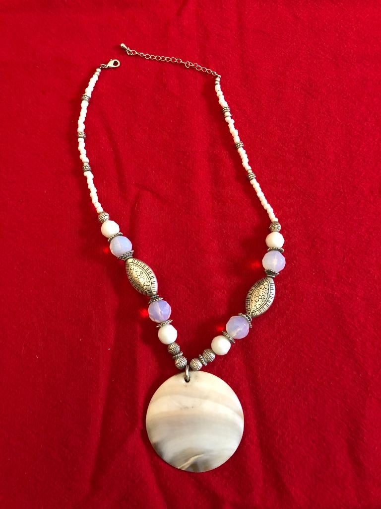 collier fantaisie nacre et argent, Bijoux, Sacs & Beauté, Colliers, Enlèvement ou Envoi, Argent, Pierre ou Minéral