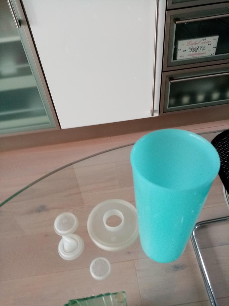 Gobelet avec 3 accessoires, buvez et vaporisez grossièrement, Enlèvement