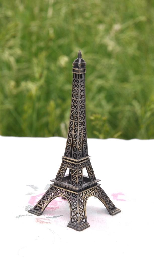 tour eiffel plastique imitation metal, Enlèvement ou Envoi, Utilisé