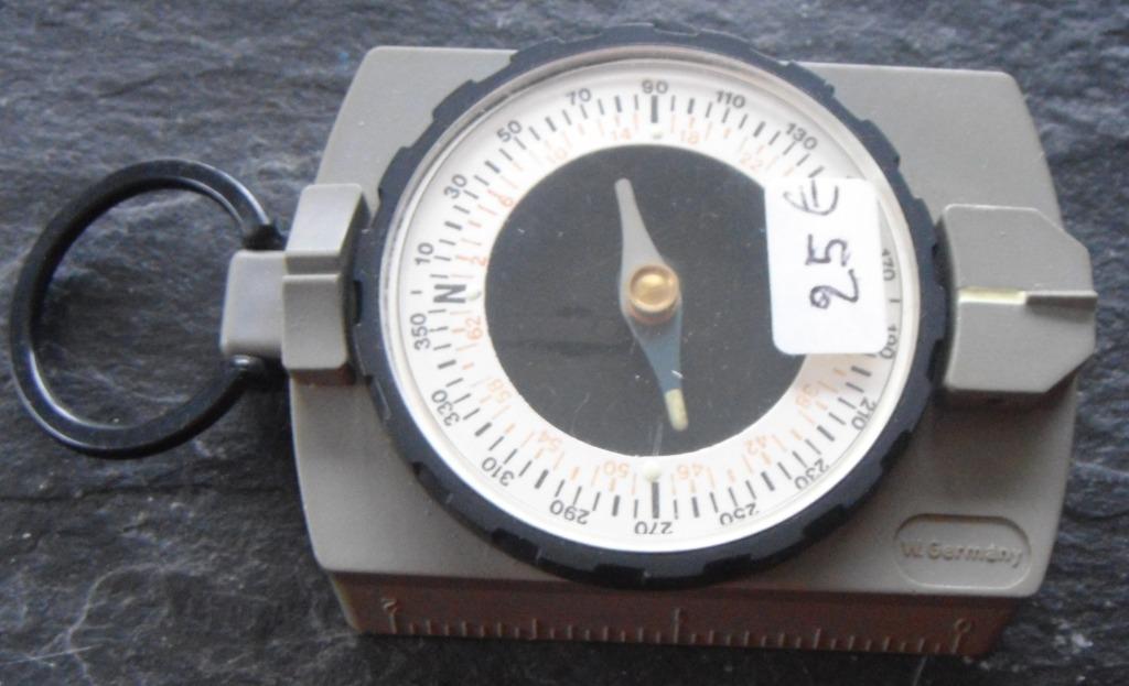 Boussole militaire de poche / randonnée vintage, neuve, Enlèvement ou Envoi, Neuf, Autres types