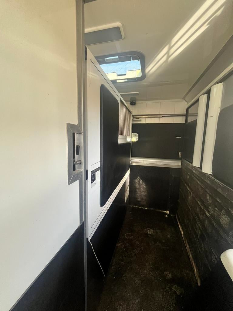 STX Paardencamionette te huur, Enlèvement, Comme neuf