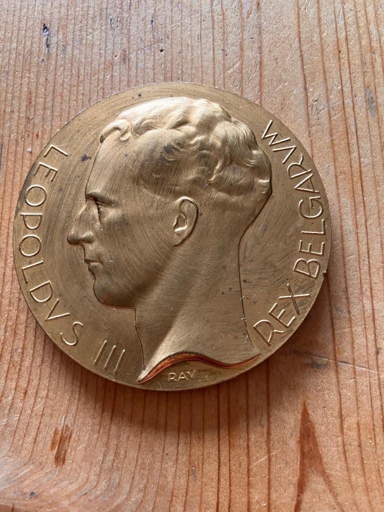 Médaille Léopold, Enlèvement