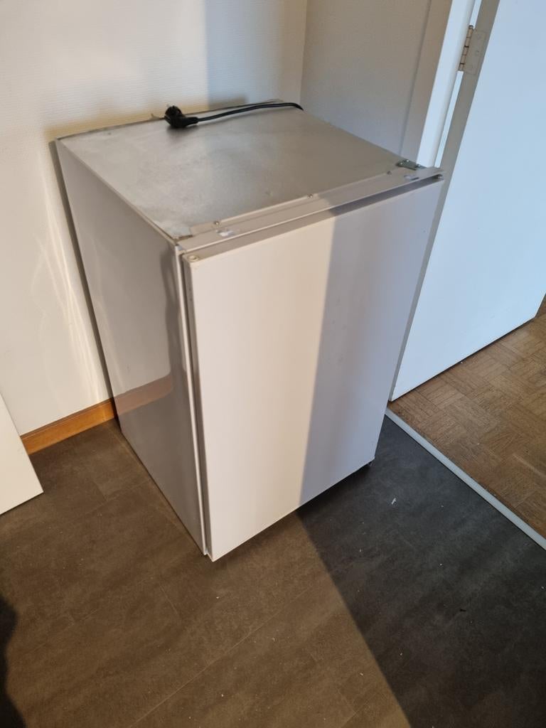 frigo table à  encastré  de la marque candy avec surgelateur, Comme neuf, Encastré