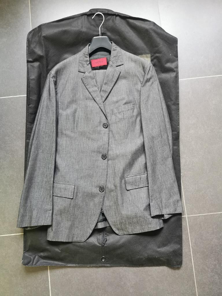 Hugo Boss kostuum grijs + beschermingshoes, Gris, Enlèvement ou Envoi, Hugo boss, Comme neuf