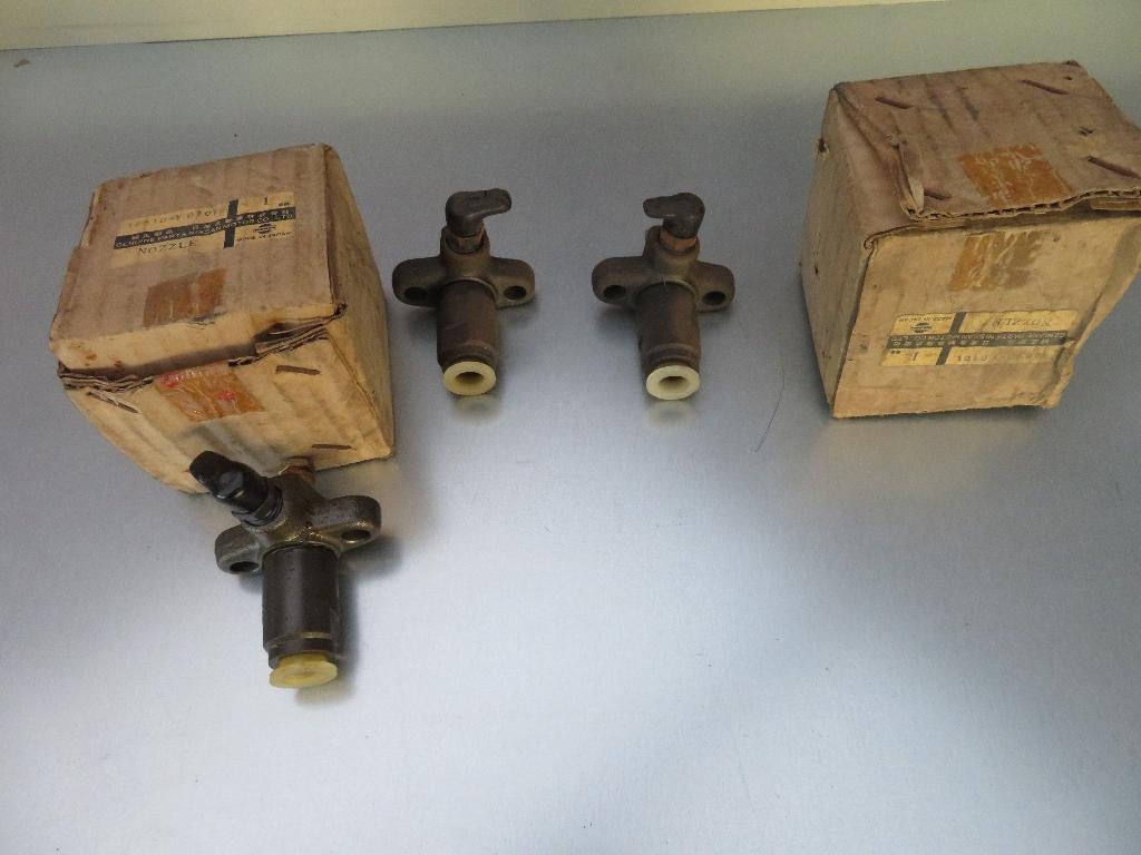 injectors nozzle Nissan bluebird Laurel ,Vanette, datsun, Ophalen of Verzenden, Nissan