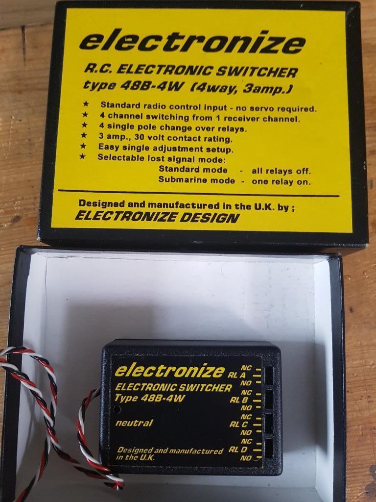 Multi Switcher, Hobby & Loisirs créatifs, Modélisme | Radiocommandé & Téléguidé | Avions, Enlèvement, Comme neuf