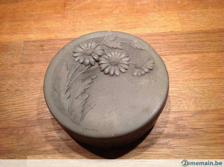 Boite en étain "IRMAN" d'art fleurie, Envoi