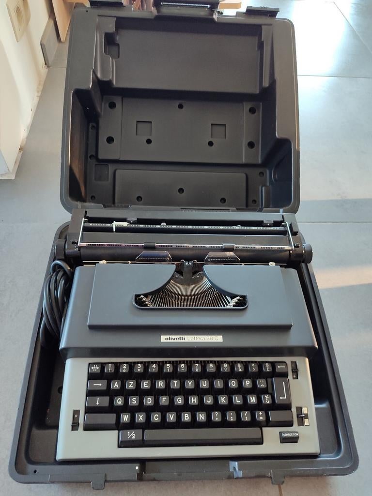 Machine à écrire Olivetti, Enlèvement, Utilisé