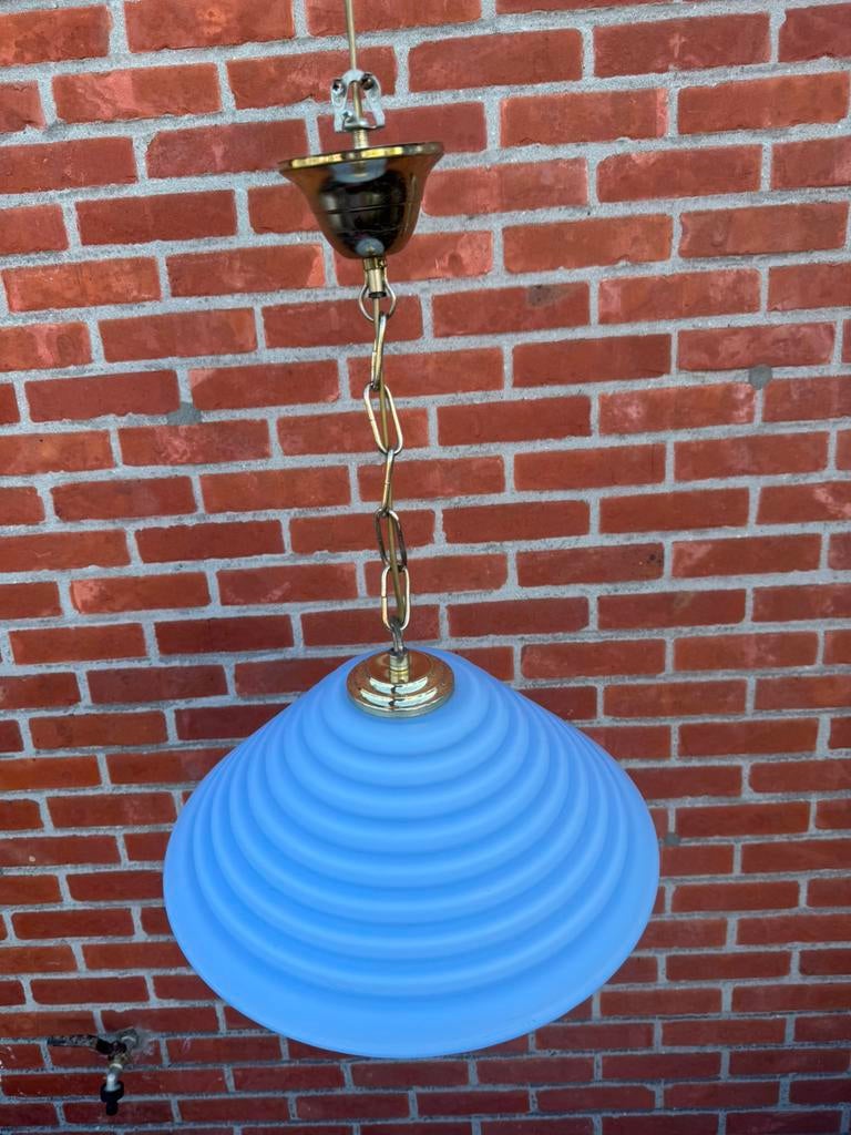 Lampe Hang, Enlèvement