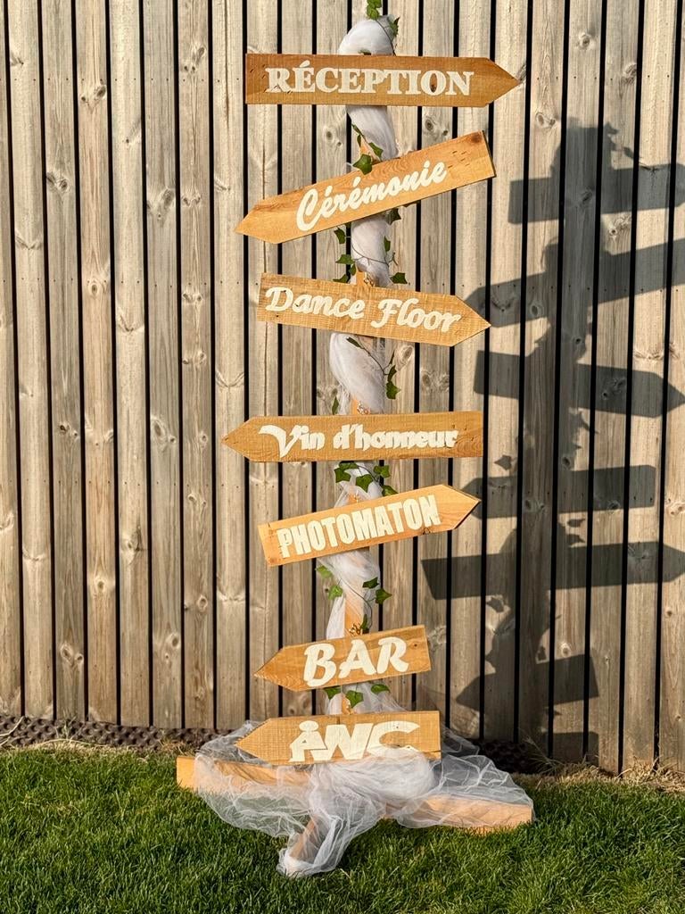 Pied avec flèches directionnelles Mariage, Enlèvement, Neuf, Bois