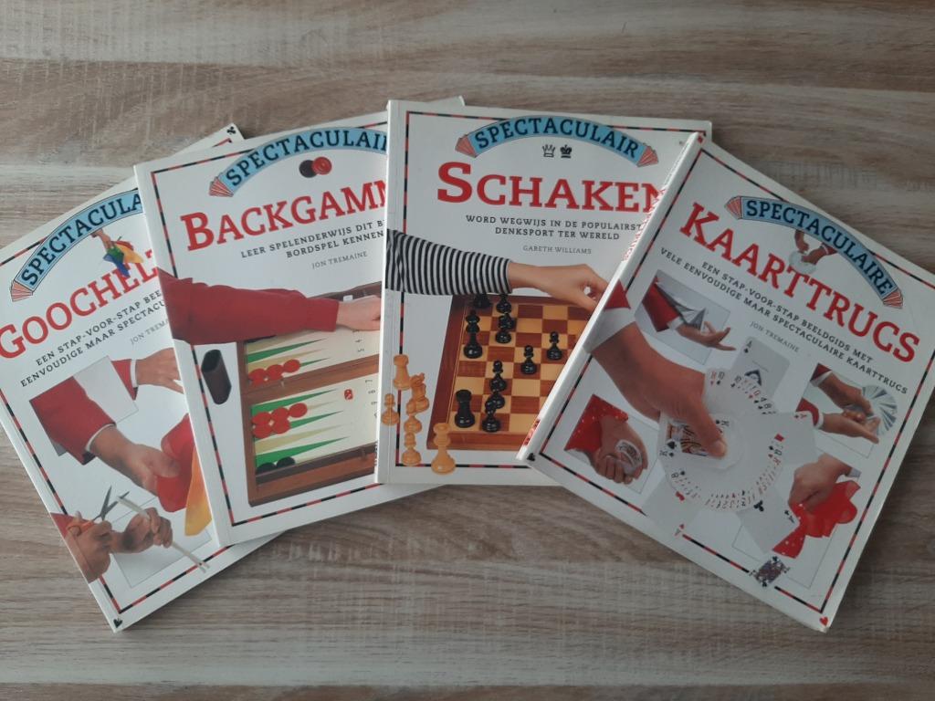 Coffret de livres « Spectacular » — échecs, backgammon, cart, Convient aux enfants, Diverse auteurs, Comme neuf, Enlèvement