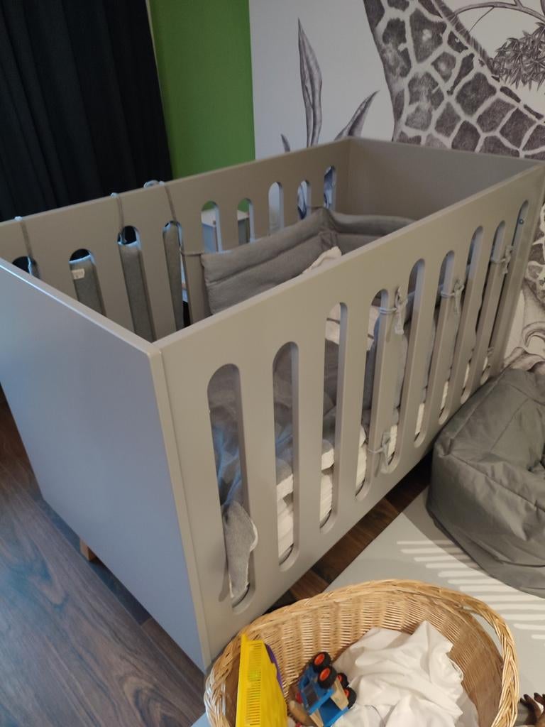 Chambre bébé avec table à langer, Enlèvement