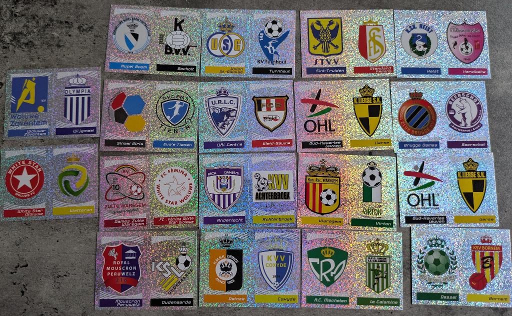 PANINI FOOTBALL 2012 18x emblemen/badges voetbal zeldzaam, Verzenden, Nieuw