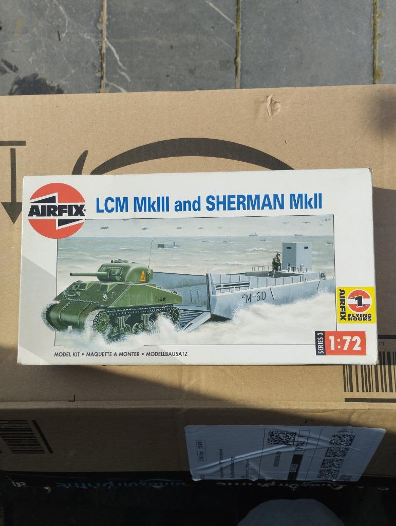 LCM MkIII and Sherman MkII Airfix Nr. 03301, Nieuw, Ophalen of Verzenden, Airfix, Tank