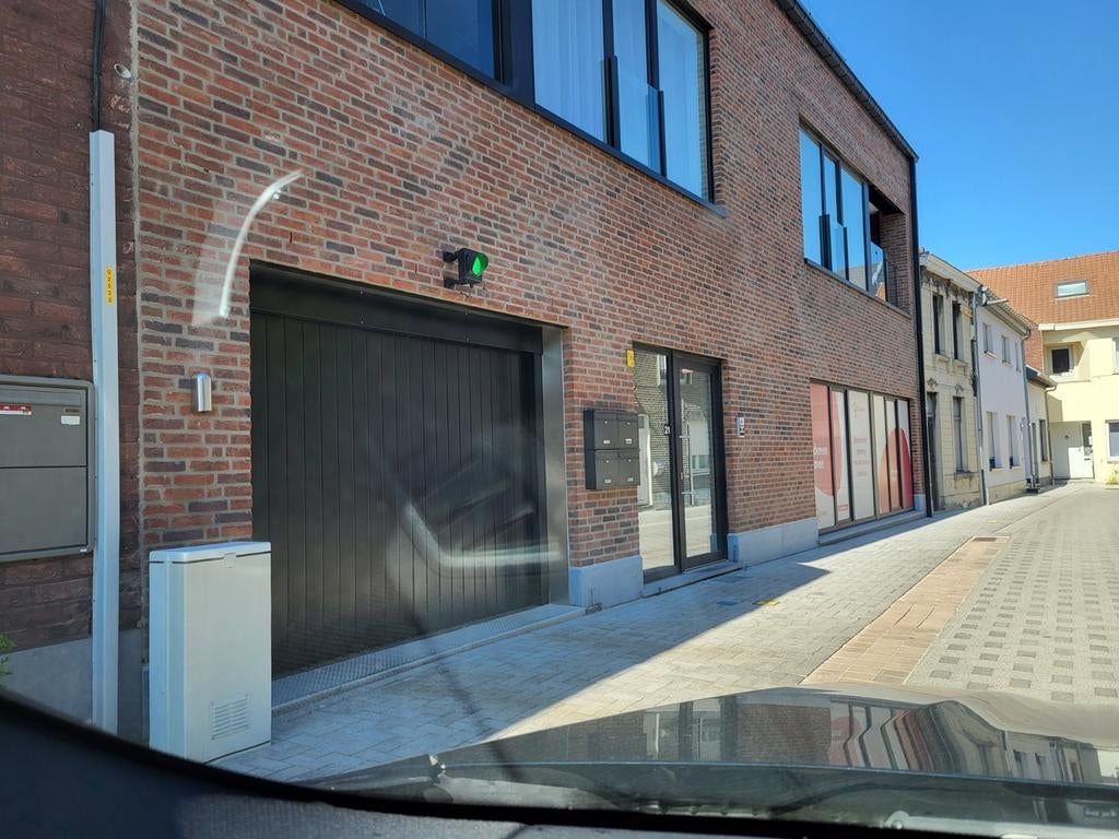 Te huur Autostandplaats in ondergrondse parking met autolift, Immo