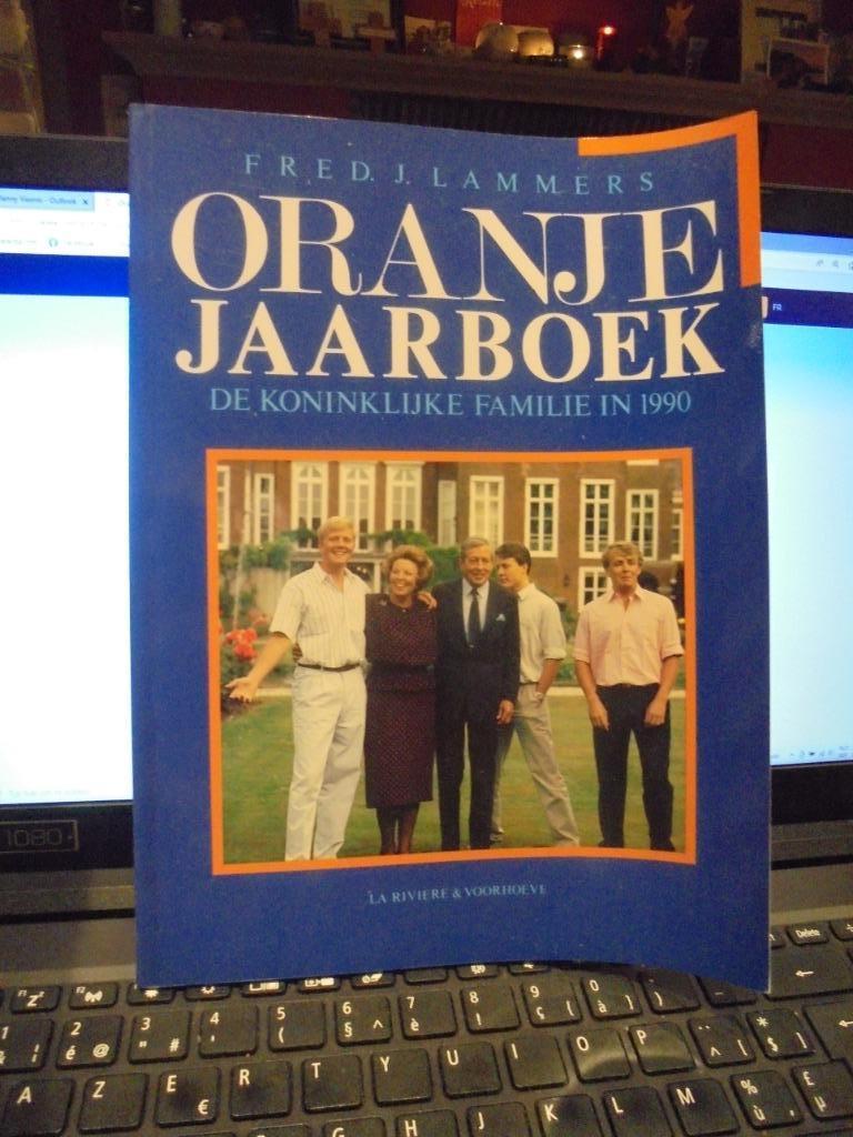 Oranje jaarboek, Verzamelen, Ophalen of Verzenden, Zo goed als nieuw, Tijdschrift of Boek