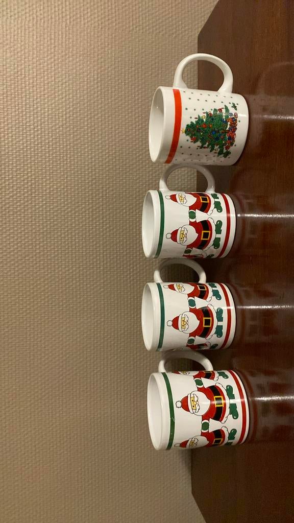 Lot de 4 mugs de Noël, Enlèvement ou Envoi, Comme neuf