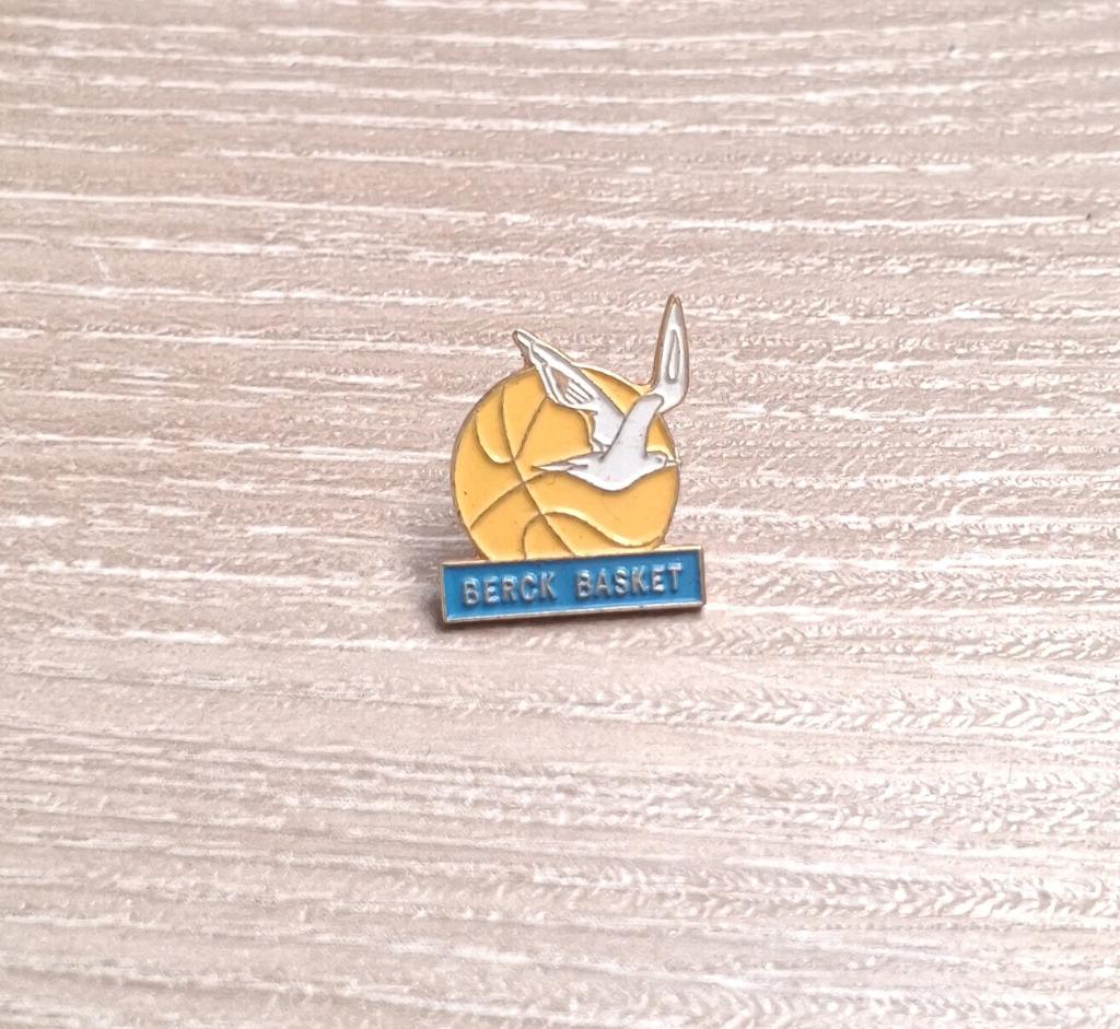PIN - BERCK BASKET - BASKETBAL - BASKETBALL, Envoi, Utilisé, Sport, Insigne ou Pin's