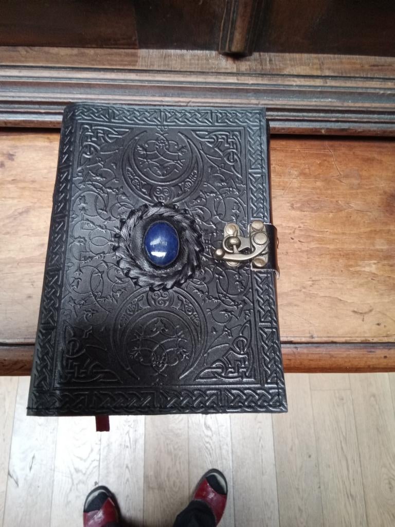 Handgemaakt schetsboek met steen en slot, Ophalen of Verzenden, Nieuw