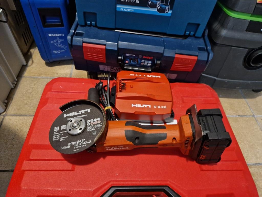 HILTI + BATTERIJ+OPLADER, Doe-het-zelf en Bouw, Ophalen, Zo goed als nieuw, 1000 watt of meer, Haakse handslijpmachine
