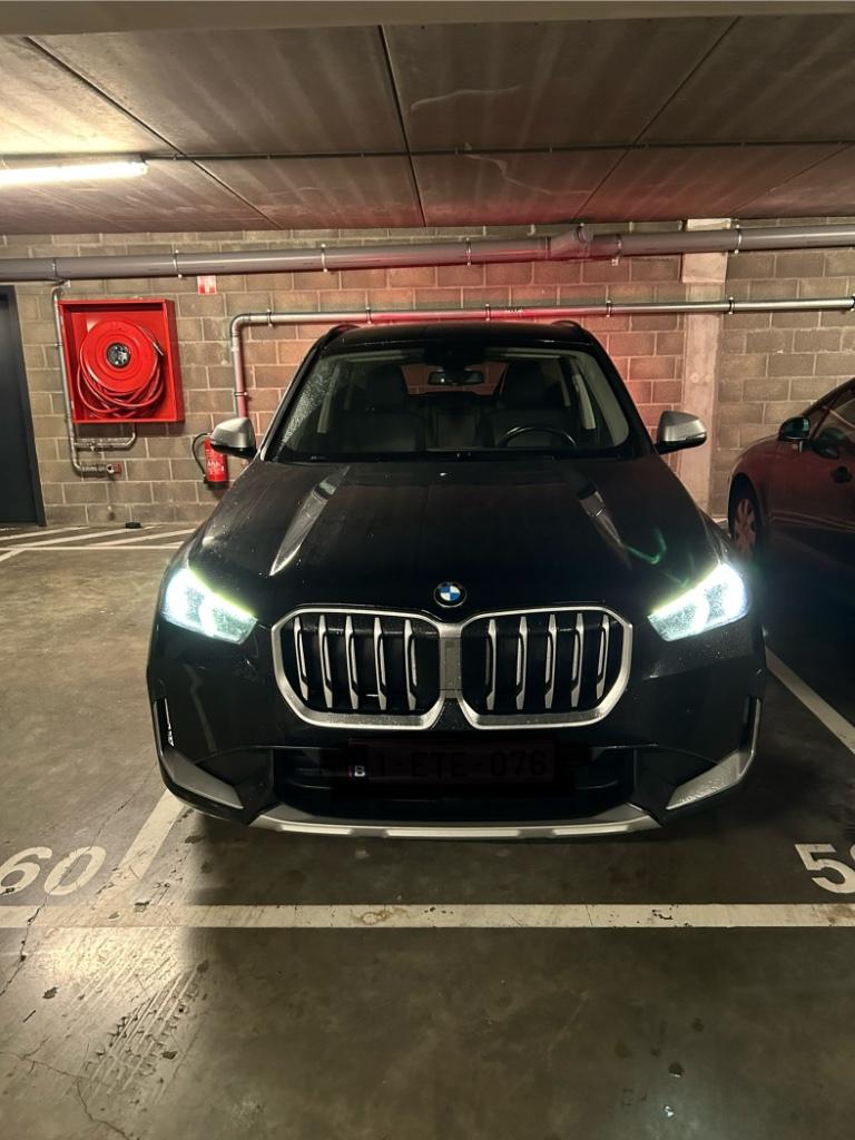 BMW X1, 1995 cc, 1650 kg, Zwart, Leder