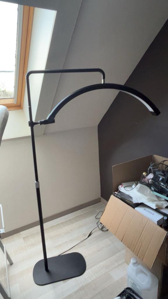 LED beauty lamp/ lash lamp met telefoonhouder- dimbaar, Huis en Inrichting, Lampen | Vloerlampen, Ophalen, Zo goed als nieuw