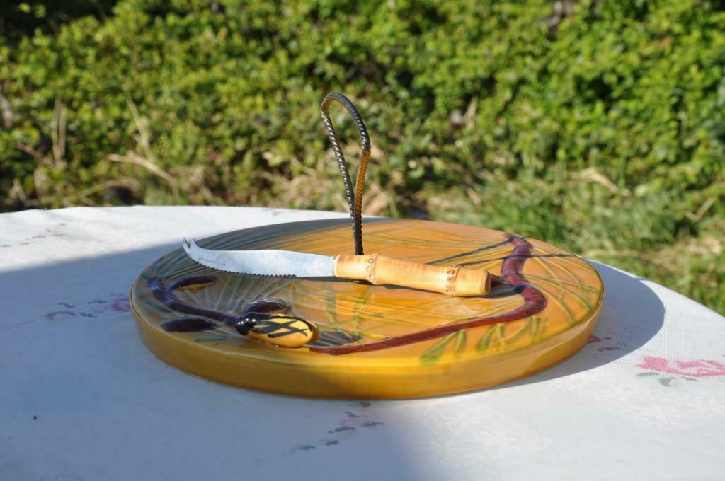 §  plat a fromage vieux vallauris avec son couteau, Enlèvement ou Envoi