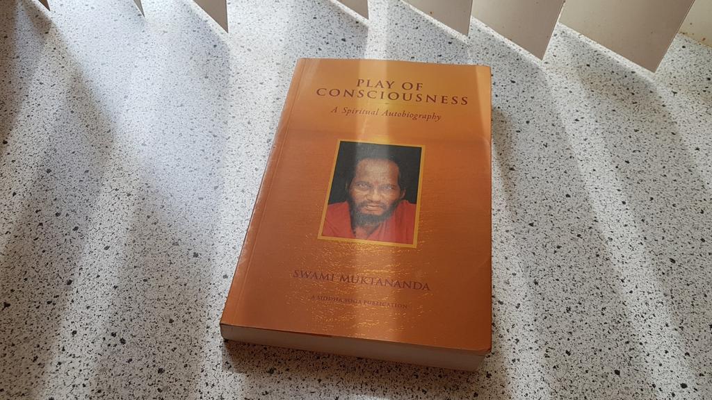 Play of Consciousness - Swami Muktananda, Spiritualiteit algemeen, Verzenden, Overige typen, Zo goed als nieuw
