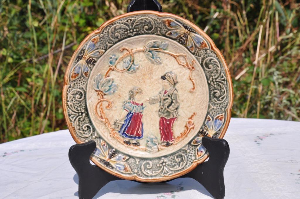 assiette barbotine de wasmuel decor enfants, Antiquités & Art, Enlèvement ou Envoi