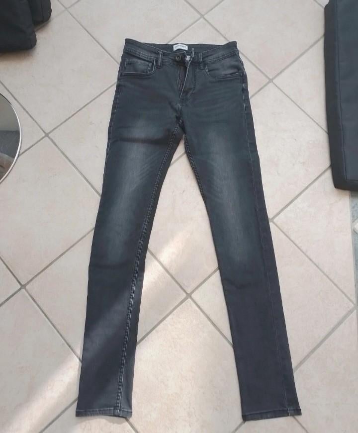 Skinny donkergrijze broek W27 / FR36, Kleding | Heren, Spijkerbroeken en Jeans, Overige jeansmaten, Ophalen of Verzenden, Zo goed als nieuw