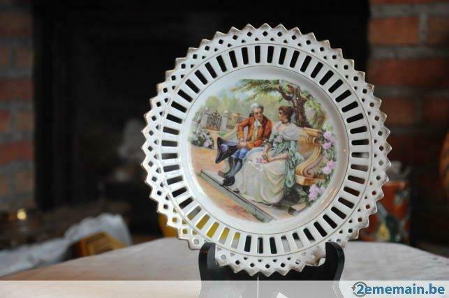 assiette porcelaine ajourée  galant au parc   circa 1900, Antiquités & Art