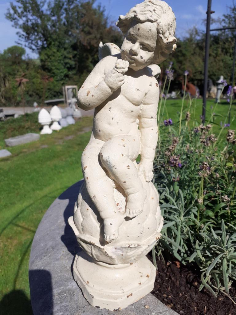 SUPERBE ANGE,ANGELOT  SUR POMME DE PIN EN FONTE PATINEE, Enlèvement ou Envoi, Neuf, Autres matériaux, Ange