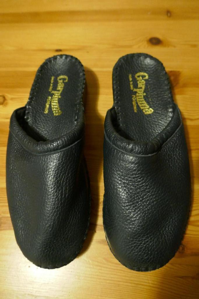 Pantoffels Piurguma Cherrymoda maat 38, Kleding | Dames, Schoenen, Zo goed als nieuw, Instappers, Zwart, Ophalen of Verzenden