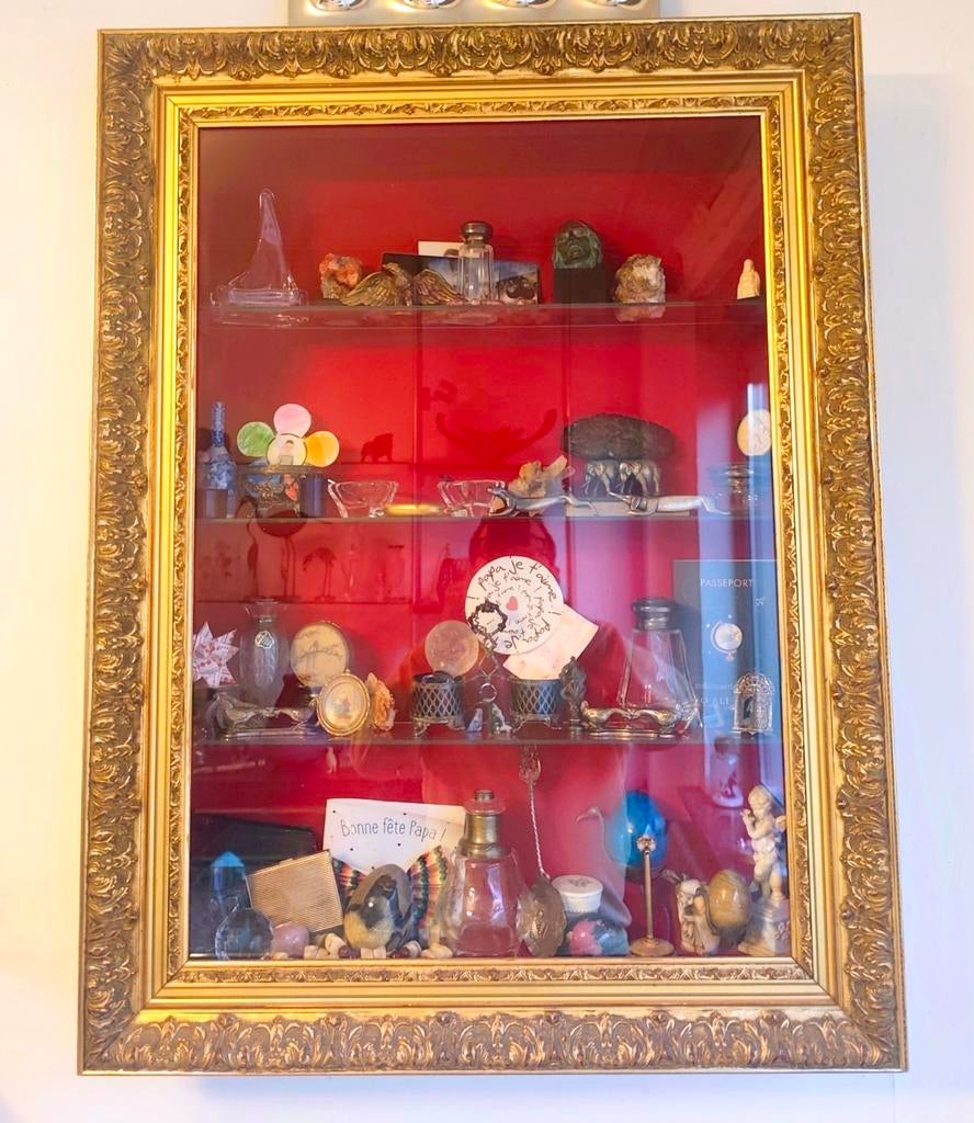 Vitrine Murale bois doré sculpté "Cabinet de Curiosité ", Enlèvement