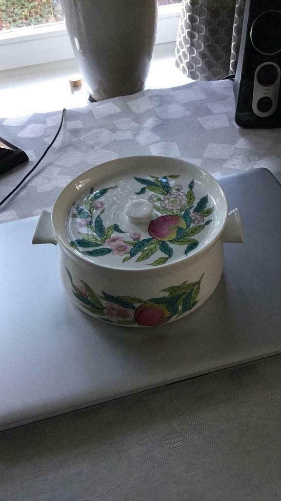 Cocotte pot à légumes porcelaine de Paris décor abondance, Enlèvement ou Envoi, Comme neuf
