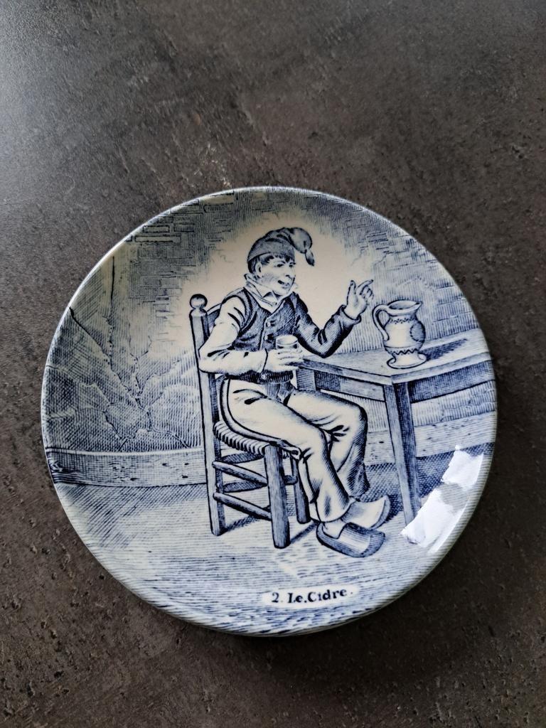 Petite assiette décorative en porcelaine Boch "Le cidre", Enlèvement