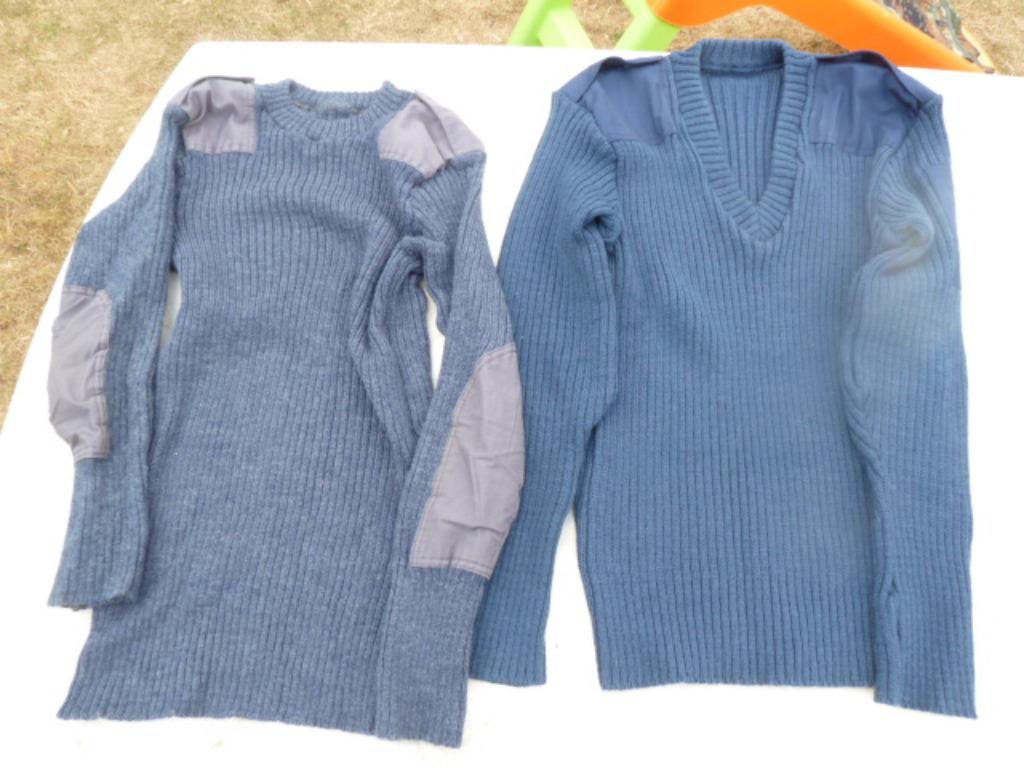 Militaria 2 Blauwe truien M 52, € 15 voor de twee, Ophalen of Verzenden, Gedragen, Maat 52/54 (L), Blauw
