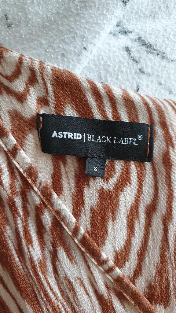 Lang kleedje Astrid Black Label, Kleding | Dames, Jurken, Ophalen of Verzenden, Zo goed als nieuw, Maat 36 (S), Onder de knie